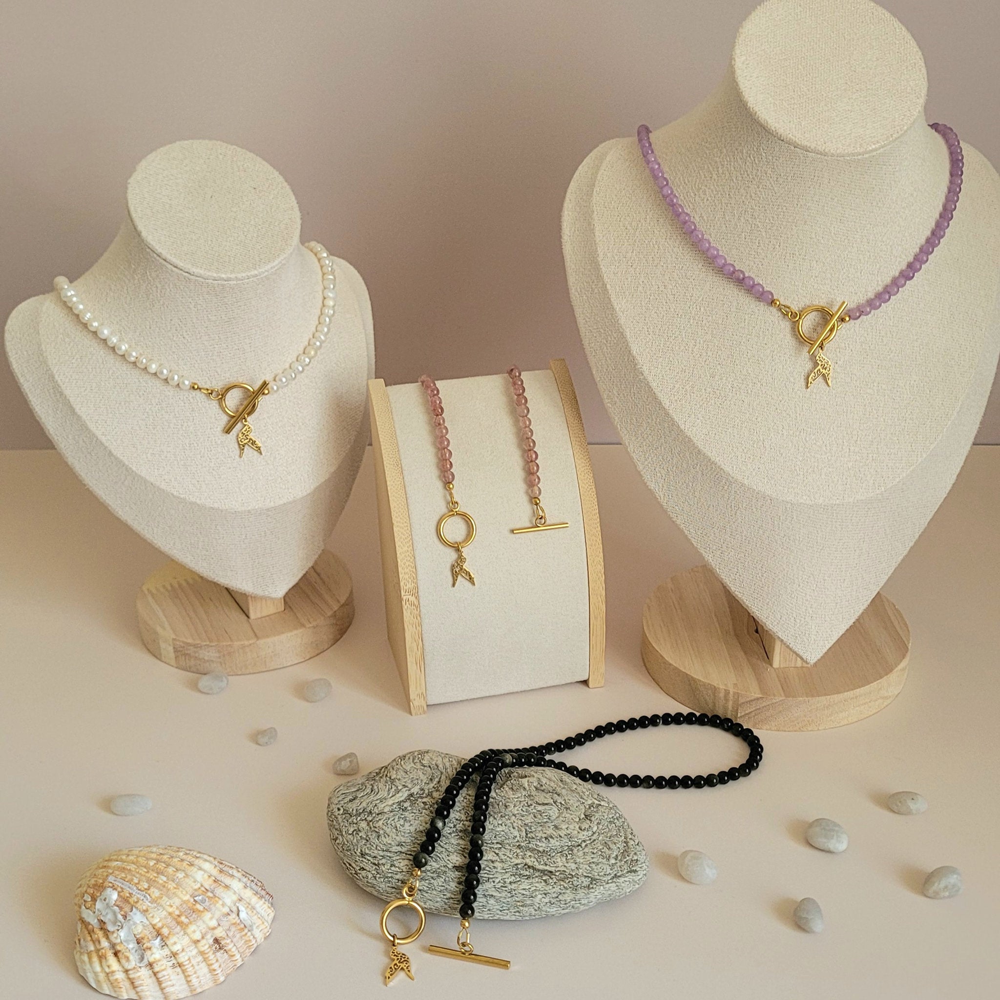 Colliers Awen en perles naturelles — obsidienne dorée, améthyste lavande, quartz fraise et nacre — collection permanente Breizh Roc'hell