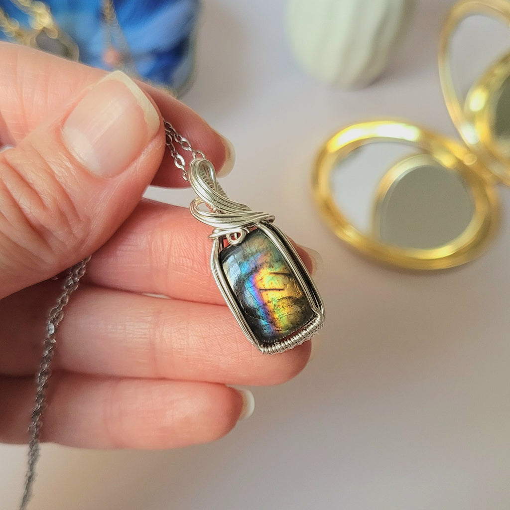 Pendentif en labradorite 3,4 cm bijou artisanal