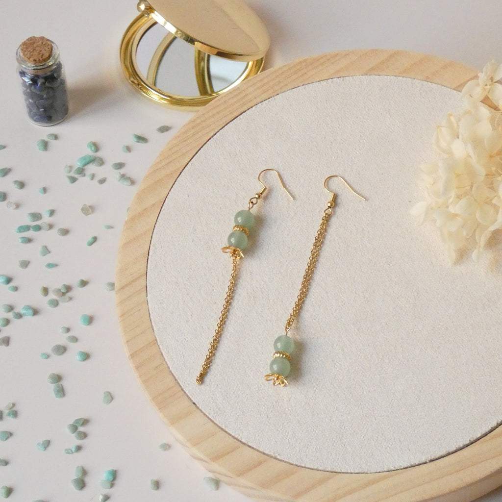 Boucles d’oreilles longues asymétriques chaîne – Aventurine verte