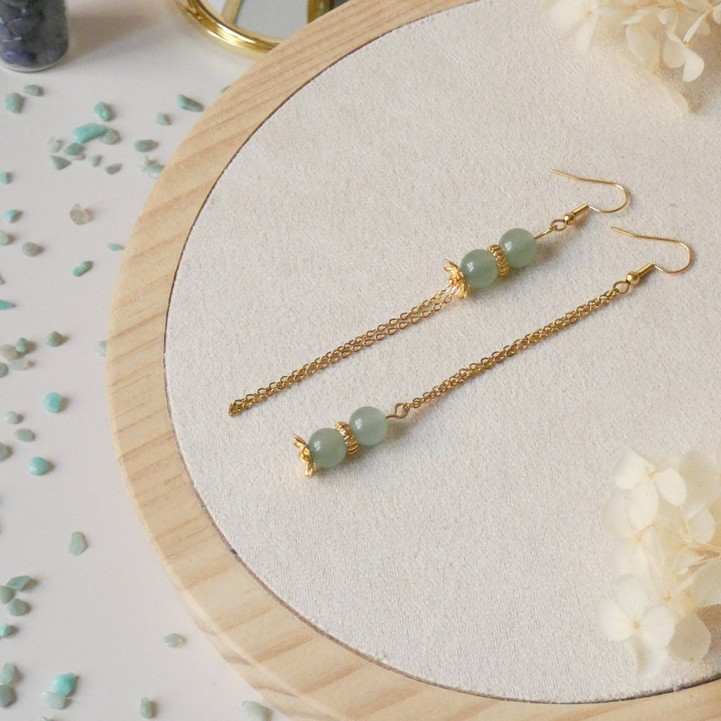 Boucles d’oreilles longues asymétriques chaîne – Aventurine verte