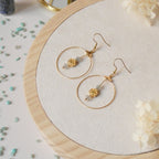 Boucles d’oreilles créoles labradorite et fleur dorée