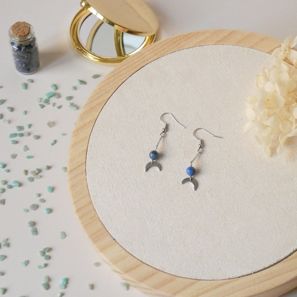 Boucles d’oreilles pendantes lapis lazuli et lune