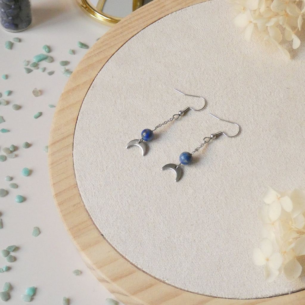 Boucles d’oreilles pendantes lapis lazuli et lune