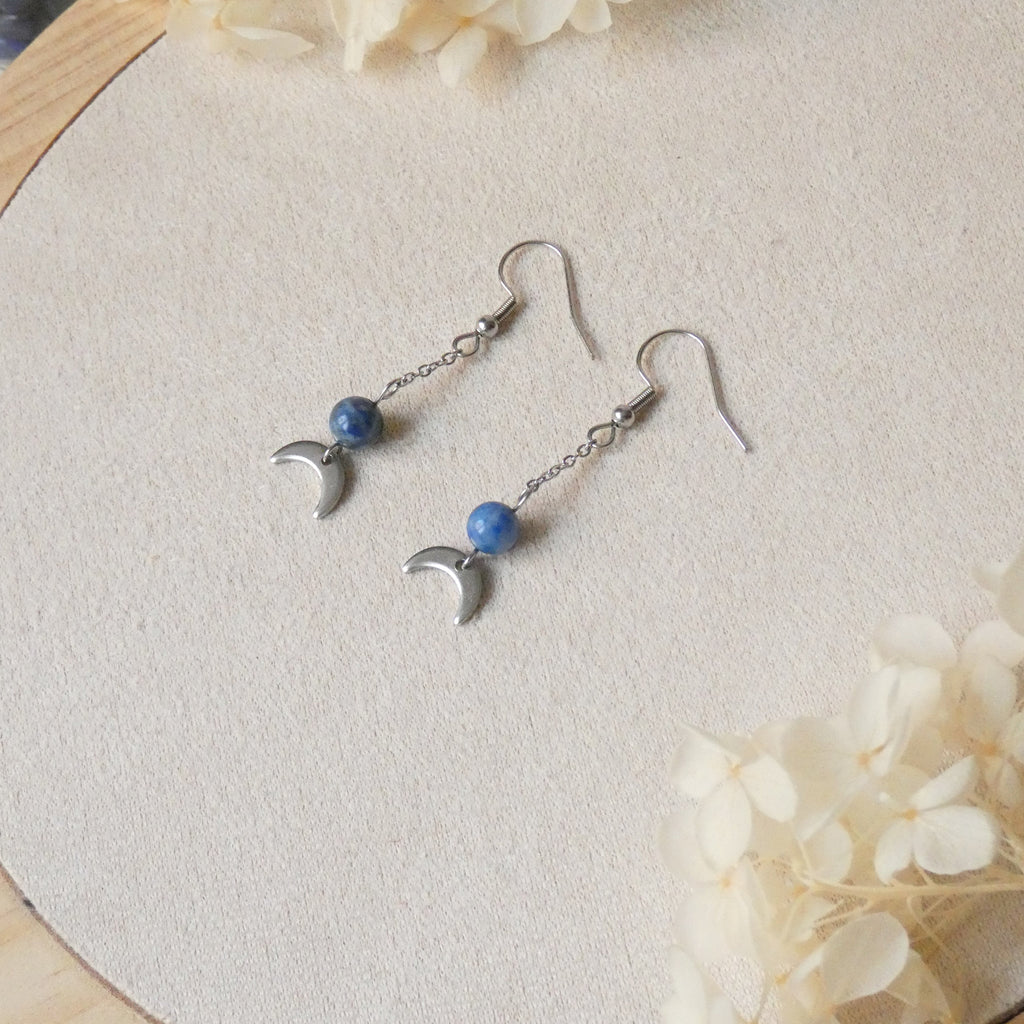Boucles d’oreilles pendantes lapis lazuli et lune