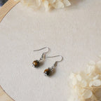 Boucles d’oreilles minimalistes perle 8 mm – quartz rose ou oeil de tigre