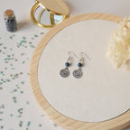 Boucles d’oreilles pendantes lapis lazuli et oeil d’Horus