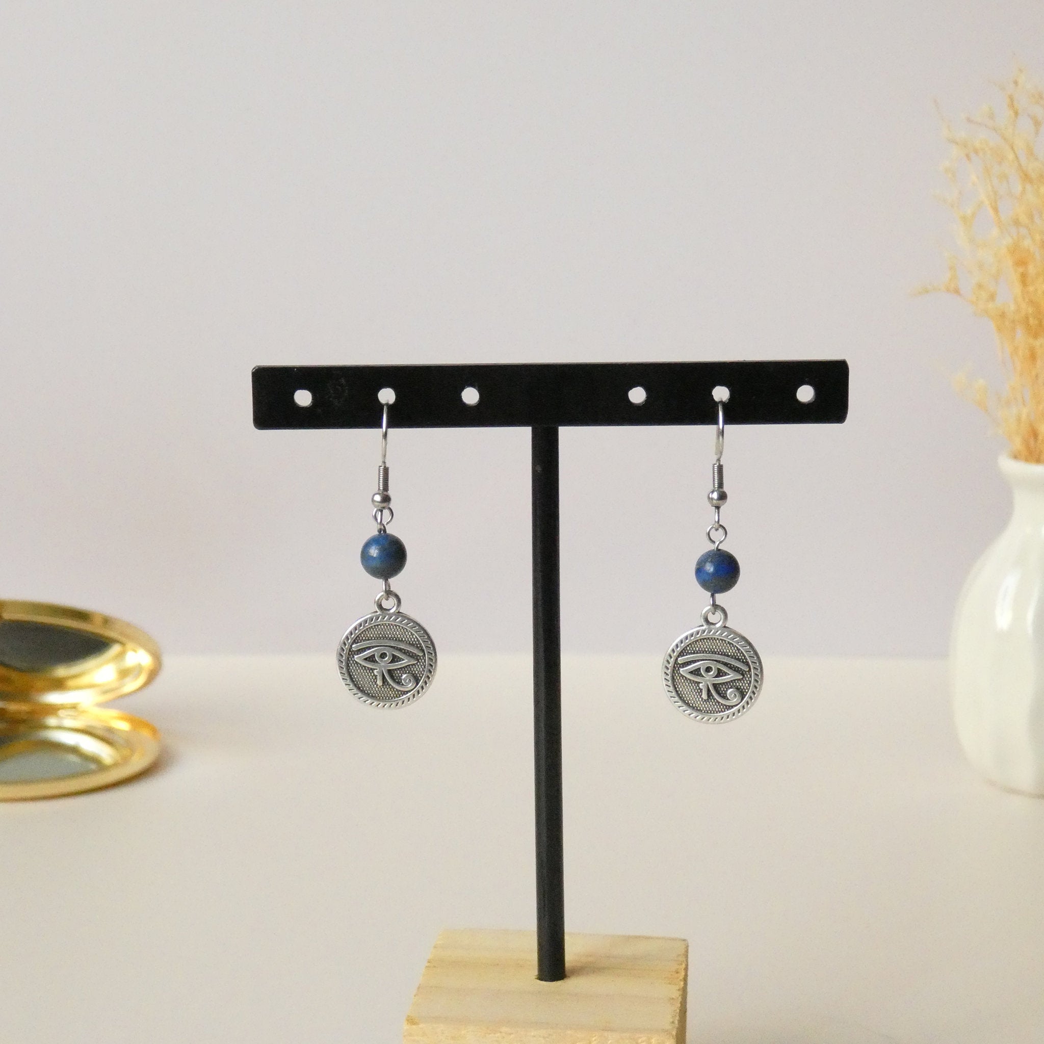 Boucles d’oreilles pendantes lapis lazuli et oeil d’Horus