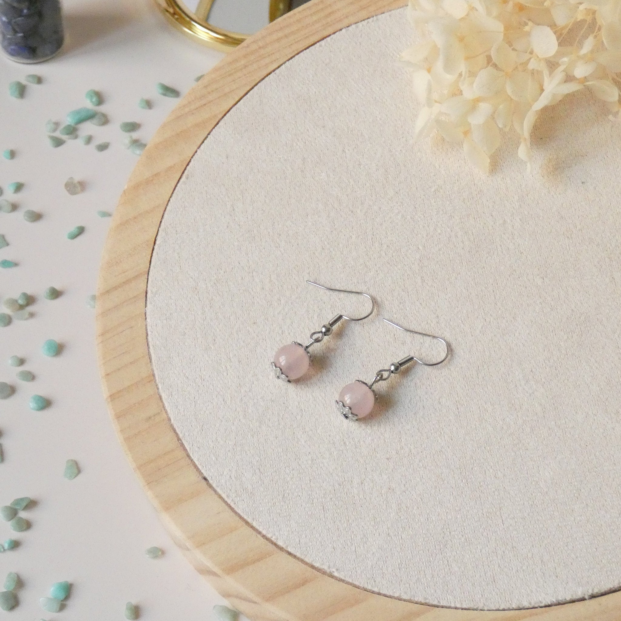 Boucles d’oreilles minimalistes perle 8 mm – quartz rose ou oeil de tigre