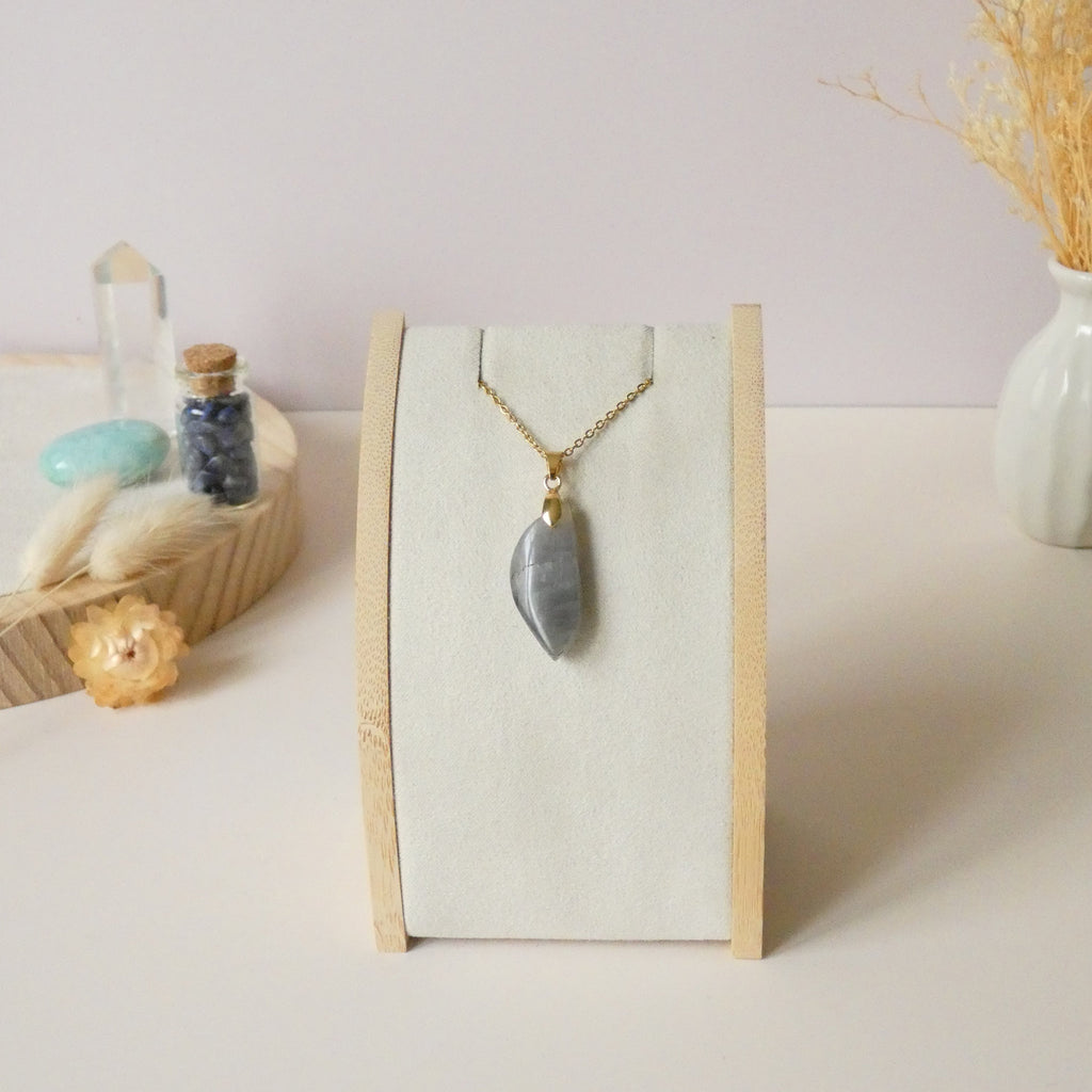 Pendentif en labradorite violette 2,9 cm bélière dorée