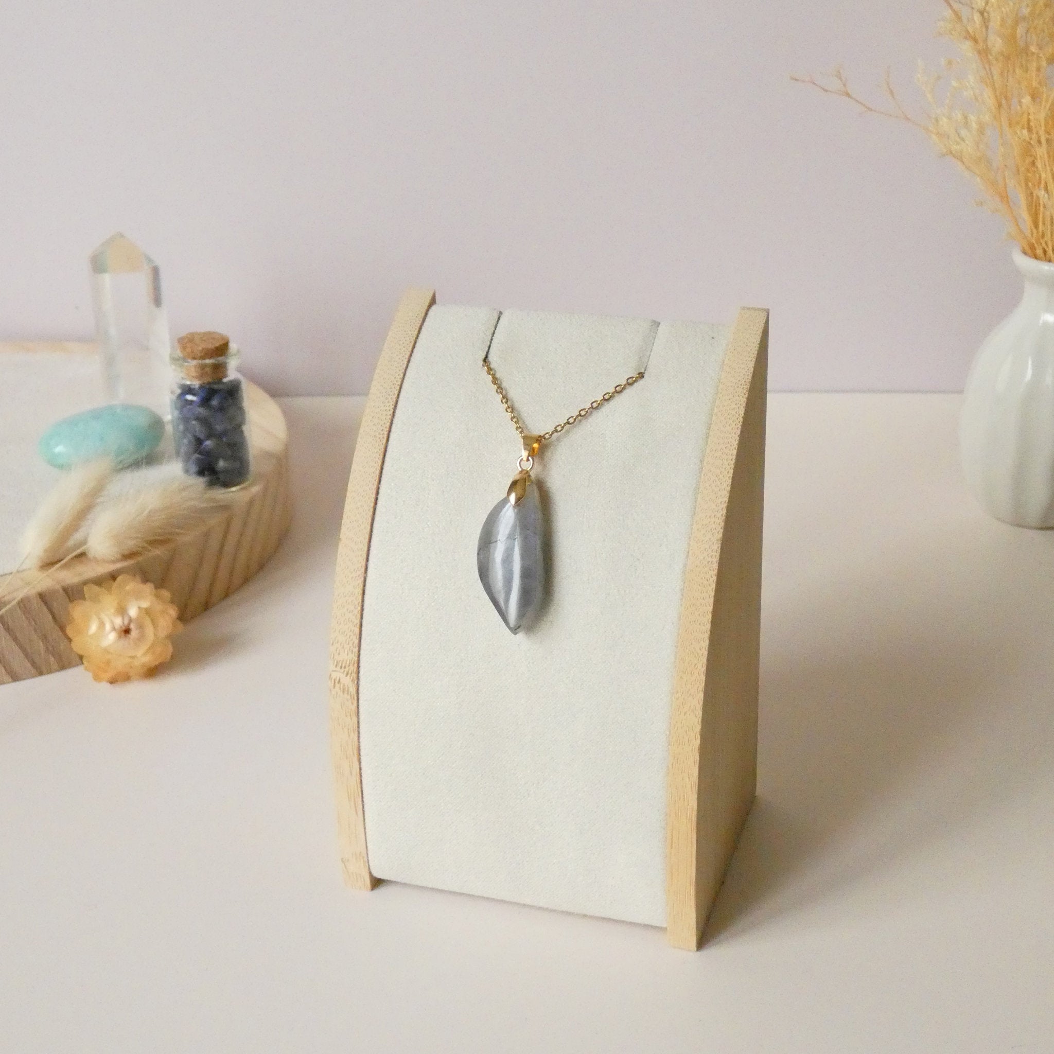 Pendentif en labradorite violette 2,9 cm bélière dorée