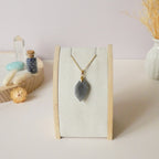 Pendentif en labradorite violet bleu 3 cm bélière dorée