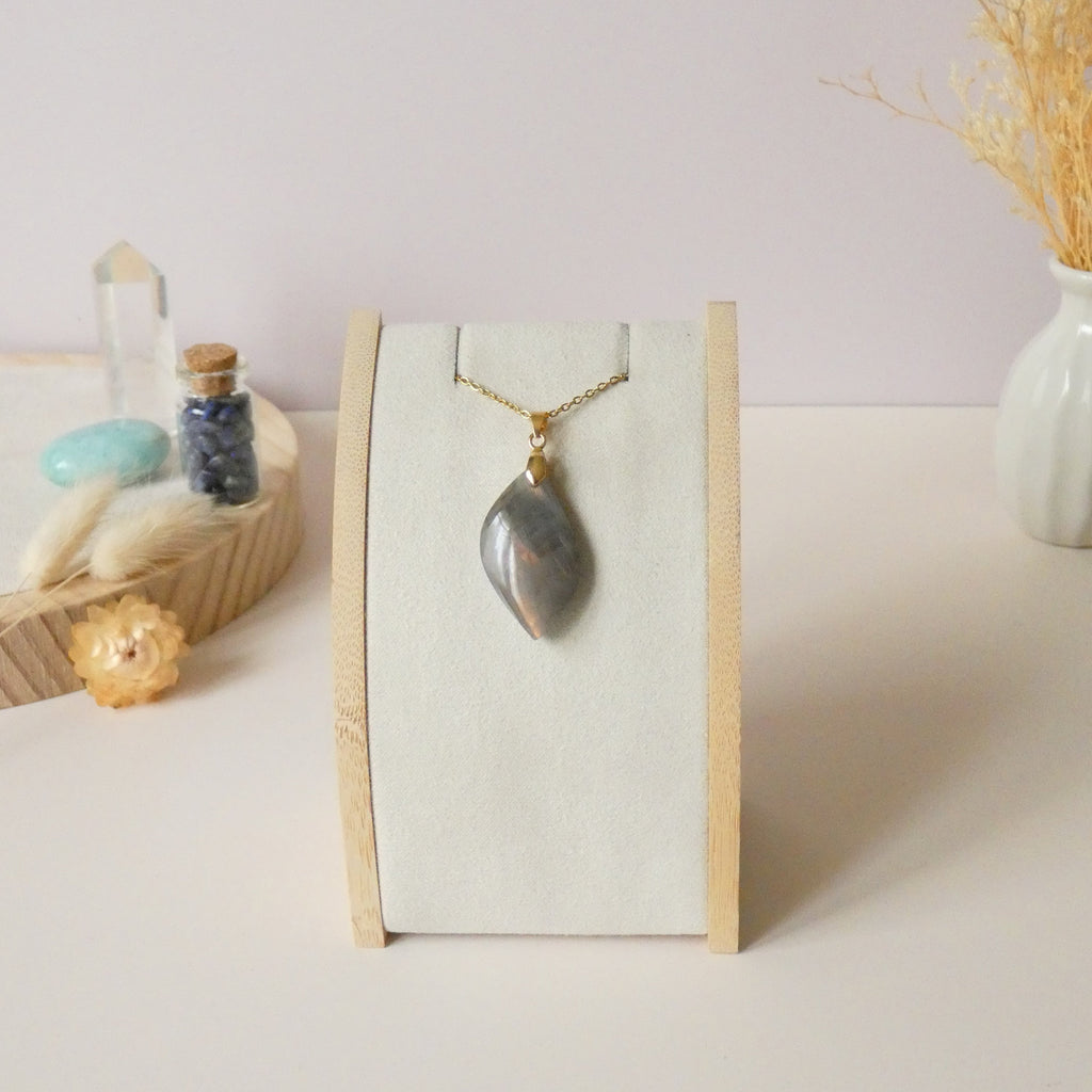 Pendentif en labradorite orange 3,3 cm bélière dorée