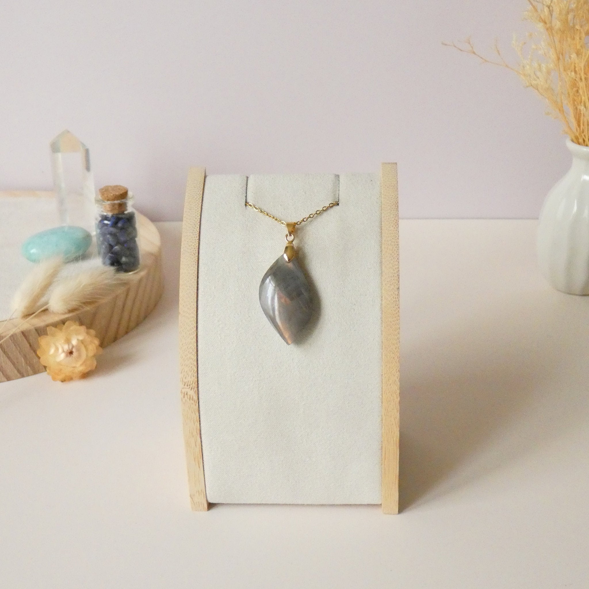 Pendentif en labradorite orange 3,3 cm bélière dorée