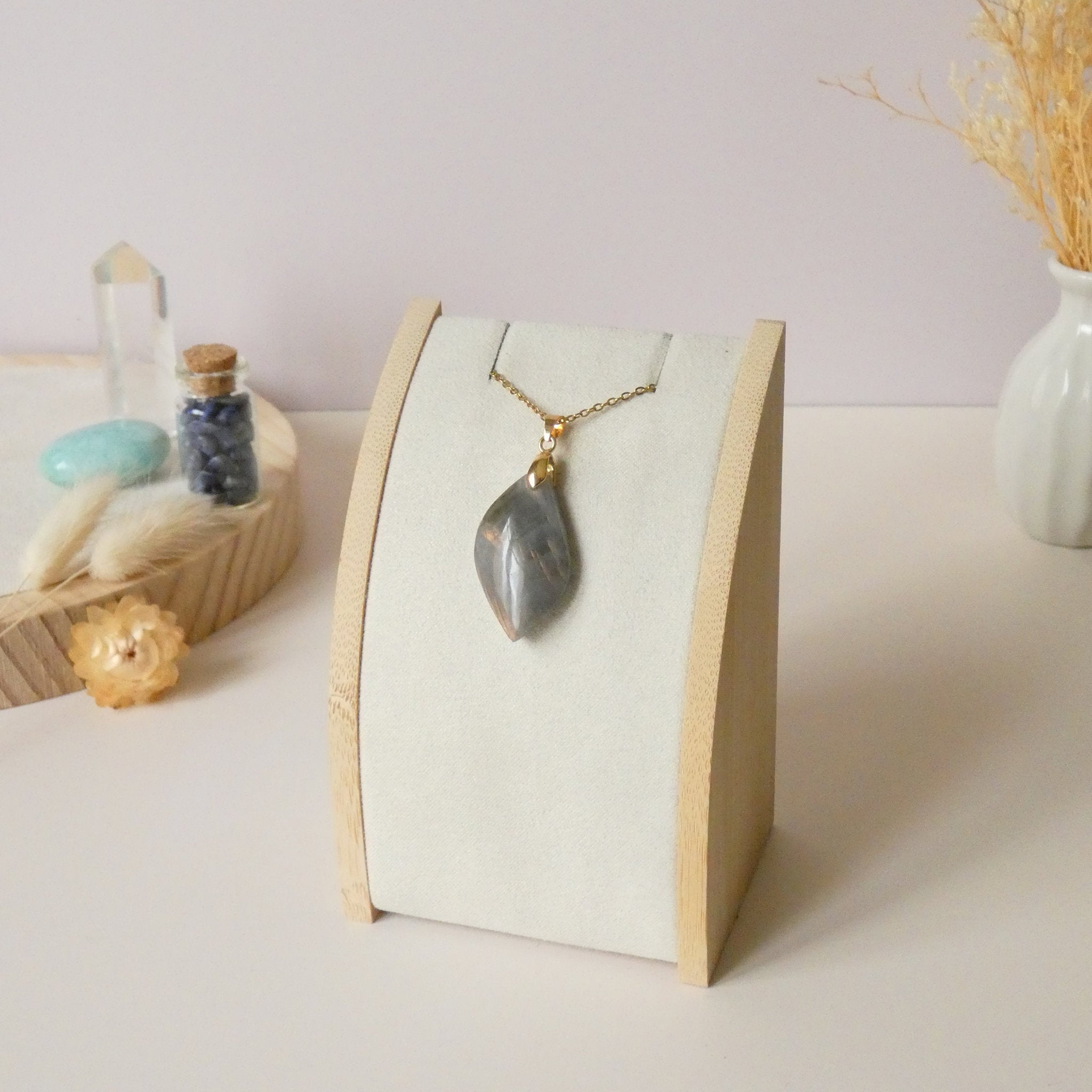 Pendentif en labradorite orange 3,3 cm bélière dorée