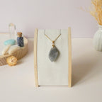 Pendentif en labradorite orange 3,3 cm bélière dorée