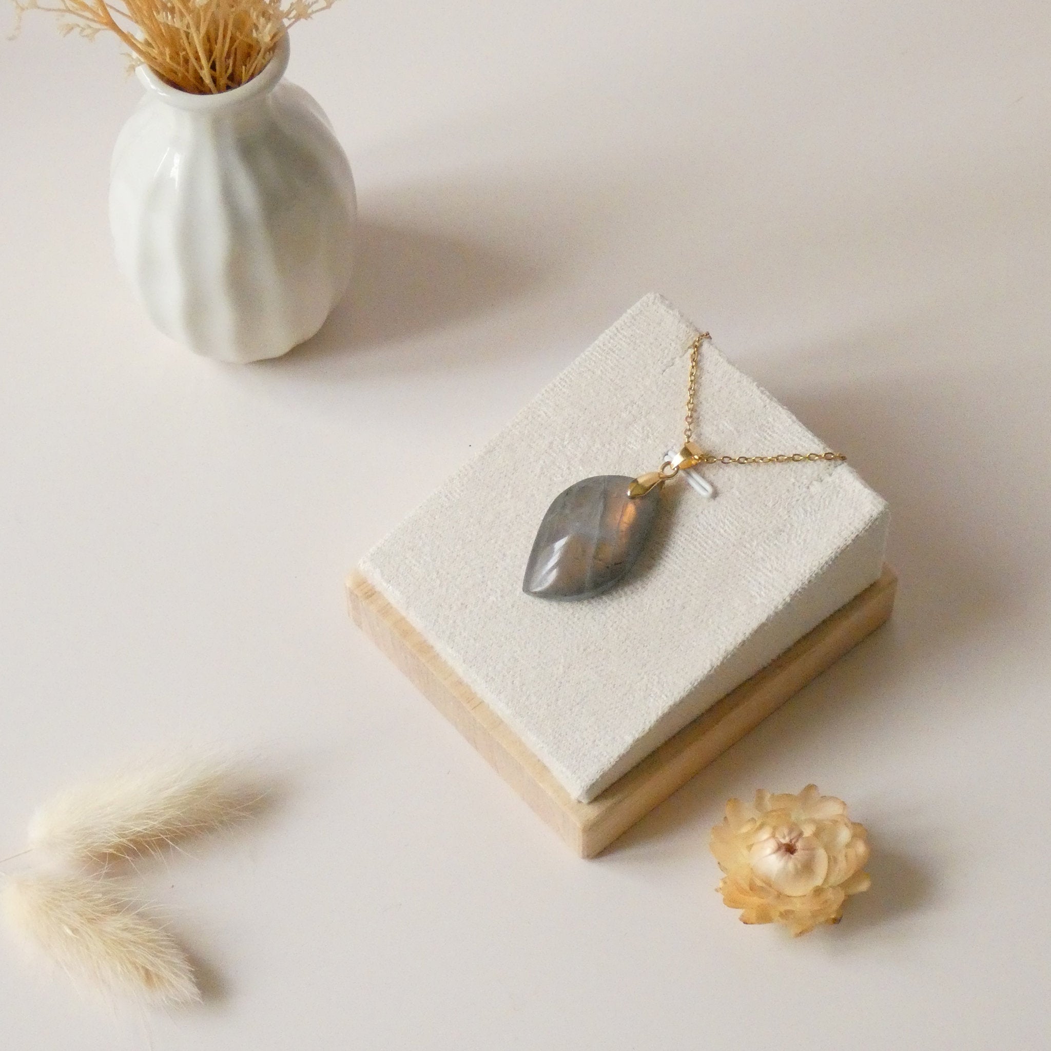 Pendentif en labradorite orange 3,1 cm bélière dorée