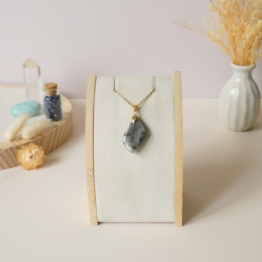 Pendentif en labradorite violet orange 2,9 cm bélière dorée