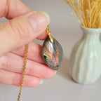 Pendentif en labradorite rose orange 3,4 cm bélière dorée