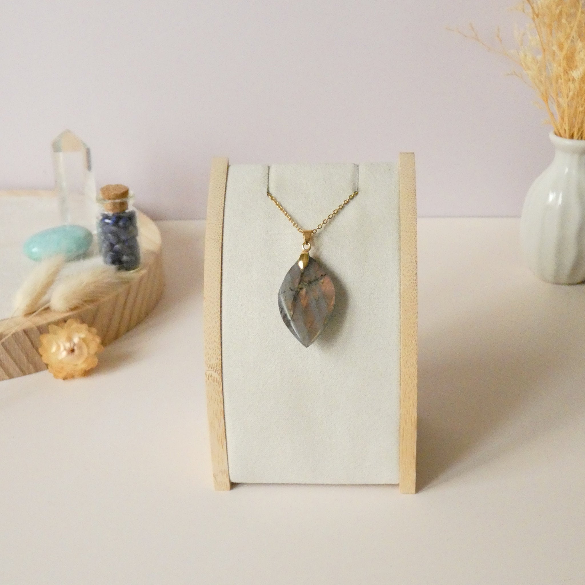 Pendentif en labradorite rose orange 3,4 cm bélière dorée