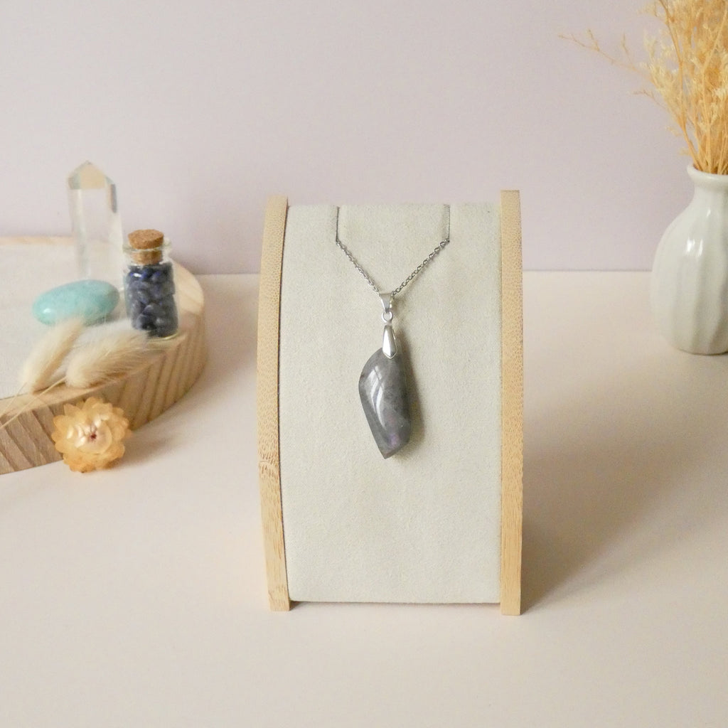 Pendentif en labradorite 3,4 cm bélière argentée