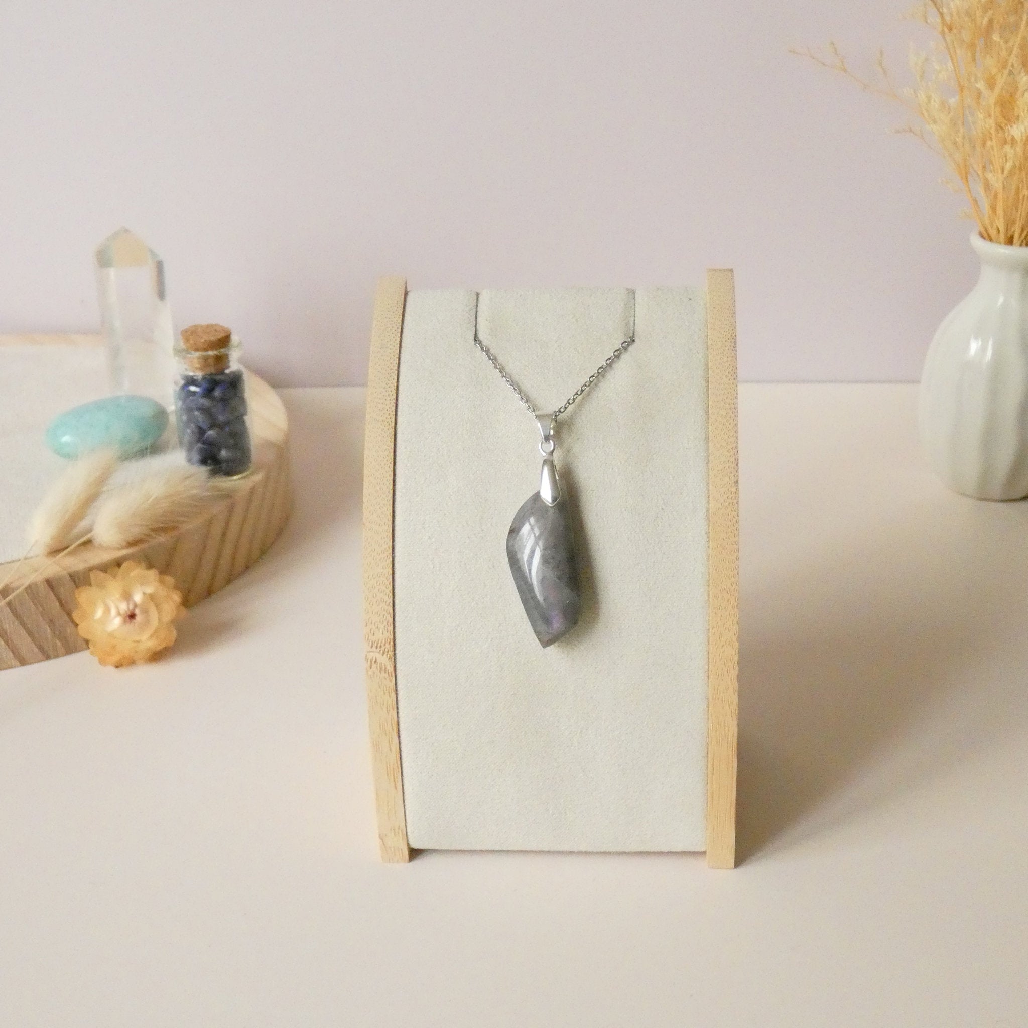 Pendentif en labradorite 3,4 cm bélière argentée