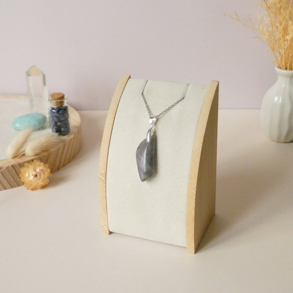 Pendentif en labradorite 3,4 cm bélière argentée