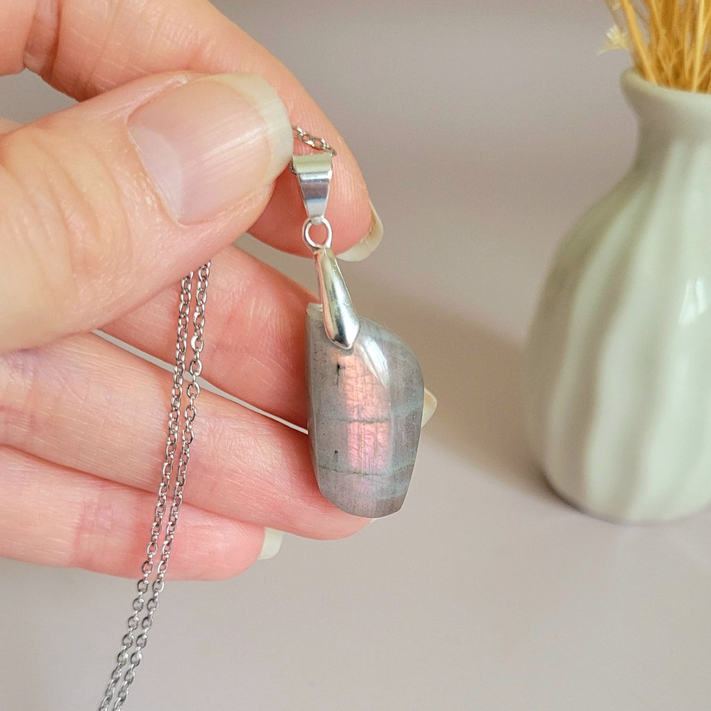Pendentif en labradorite 2,8 cm bélière argentée
