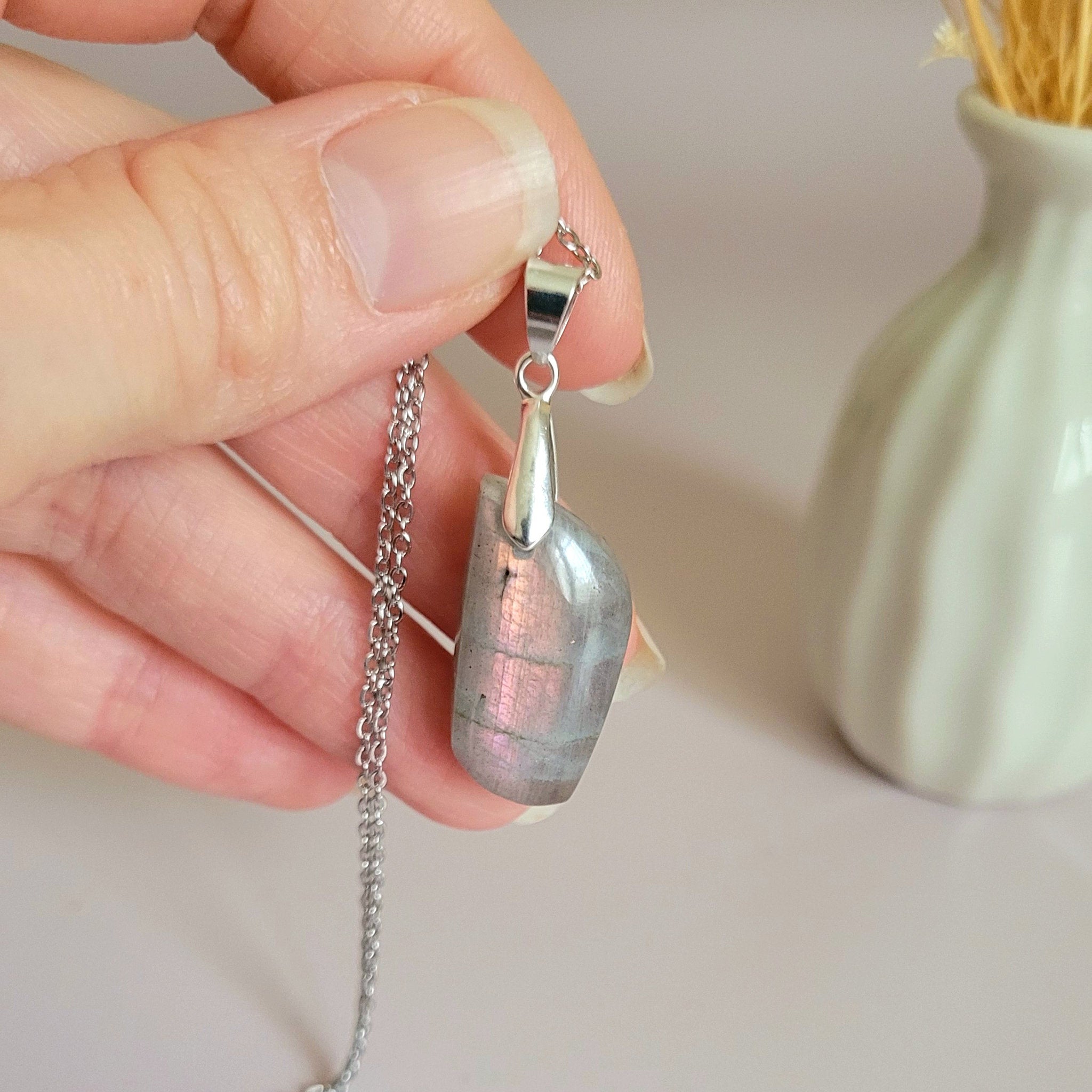 Pendentif en labradorite 2,8 cm bélière argentée