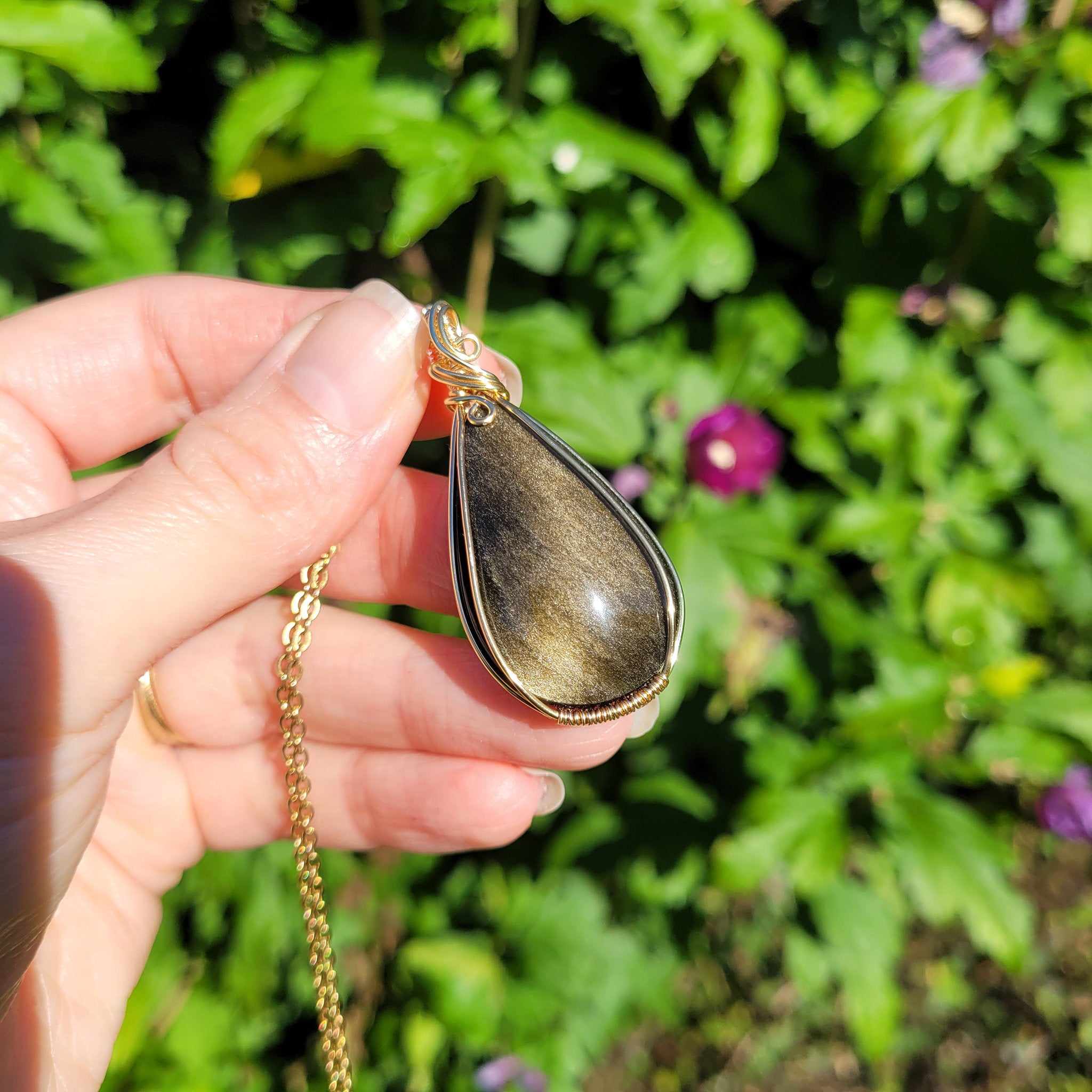Pendentif obsidienne dorée 5,1 cm wire wrapping doré