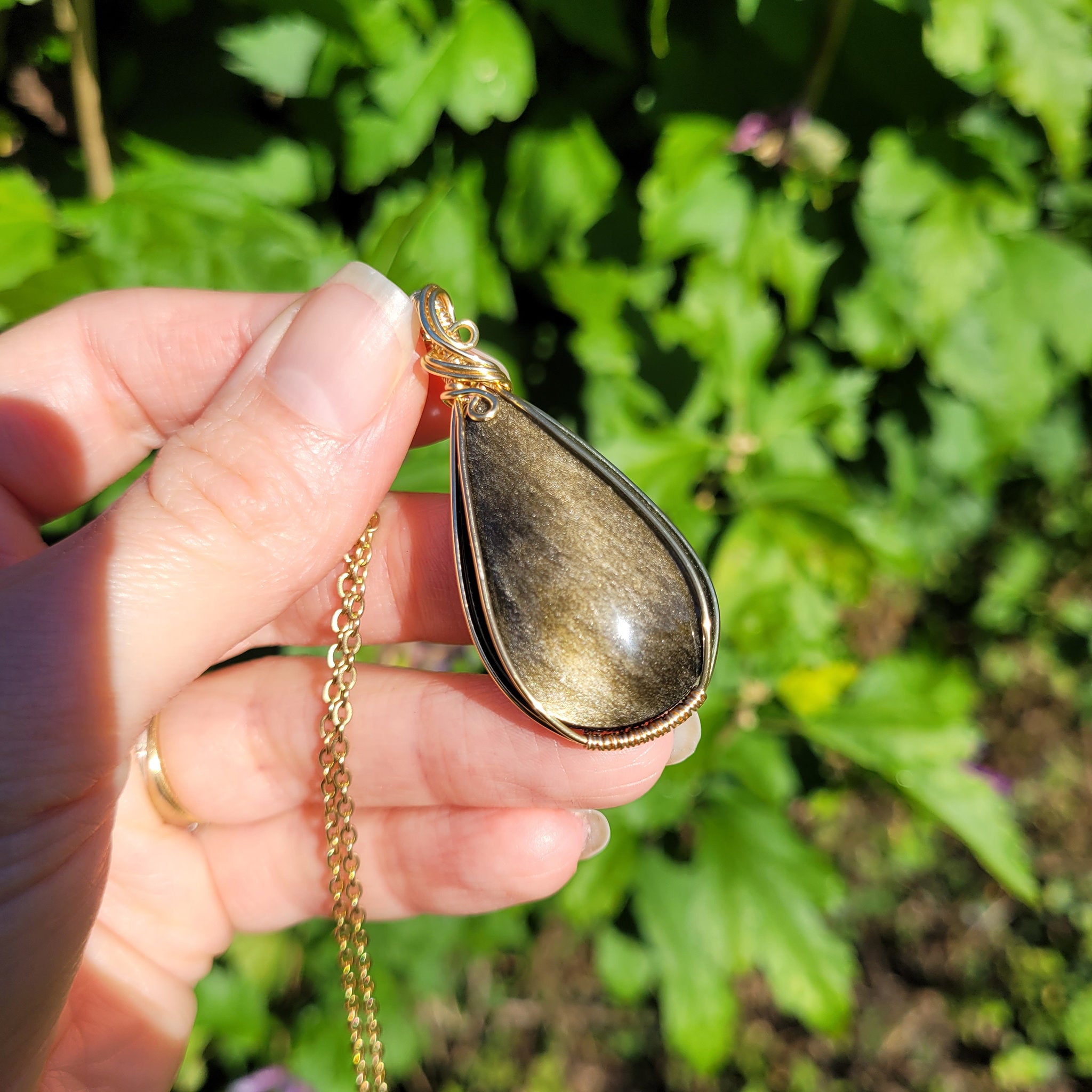 Pendentif obsidienne dorée 5,1 cm wire wrapping doré