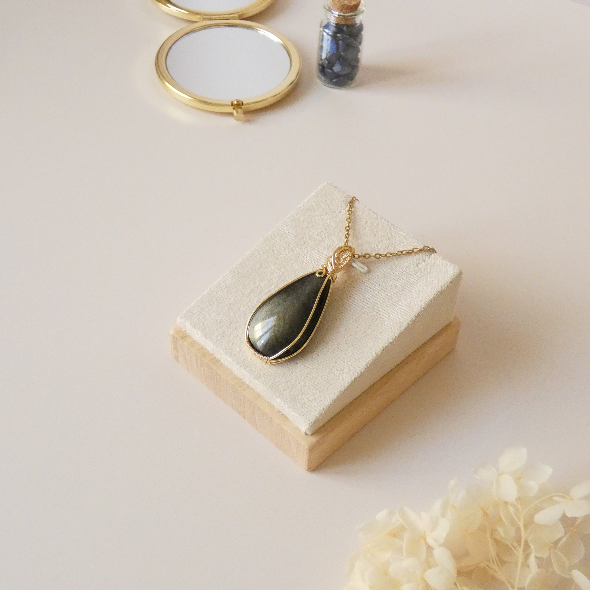 Pendentif obsidienne dorée 5,1 cm wire wrapping doré
