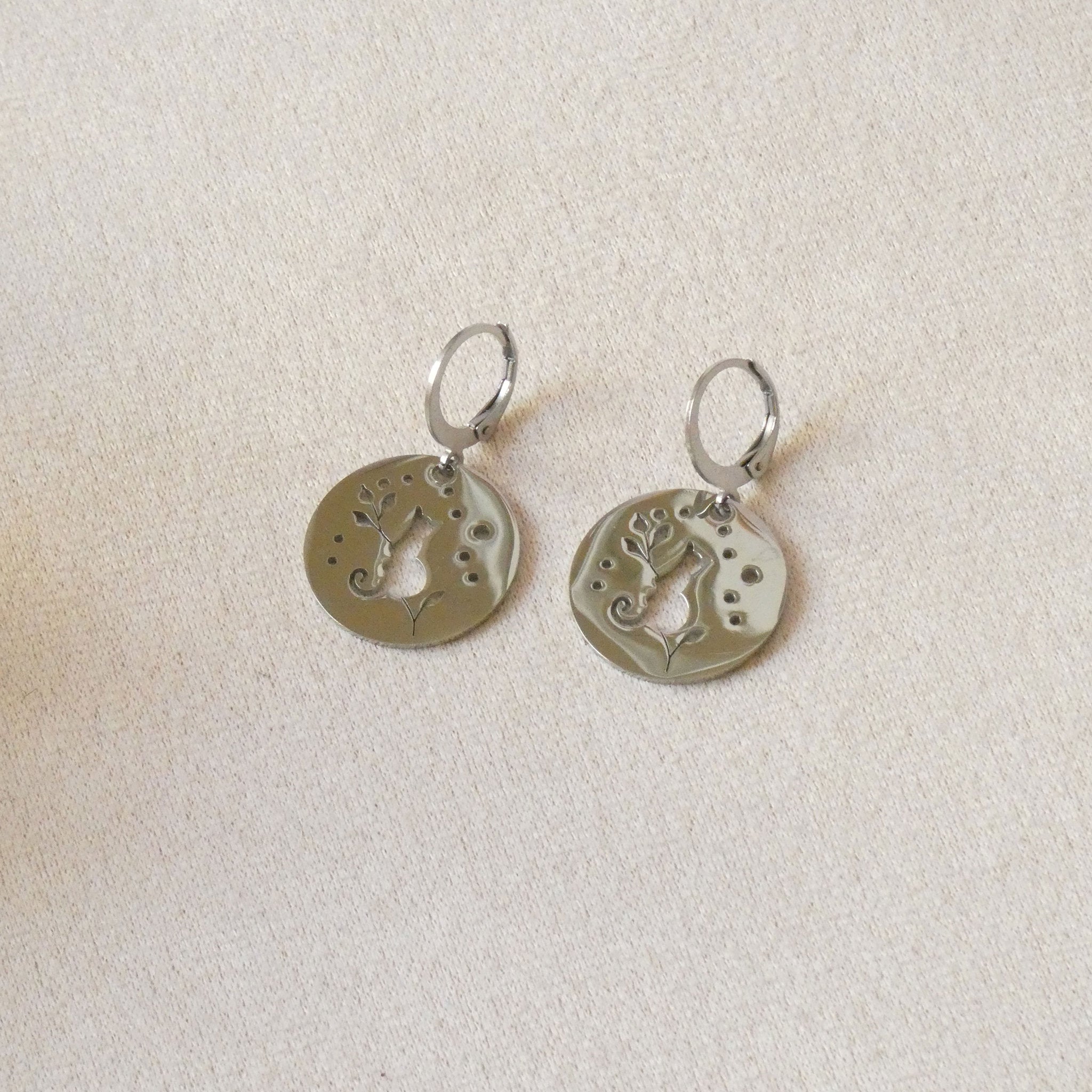 Boucles d'oreilles médaille chat, dormeuse acier inoxydable