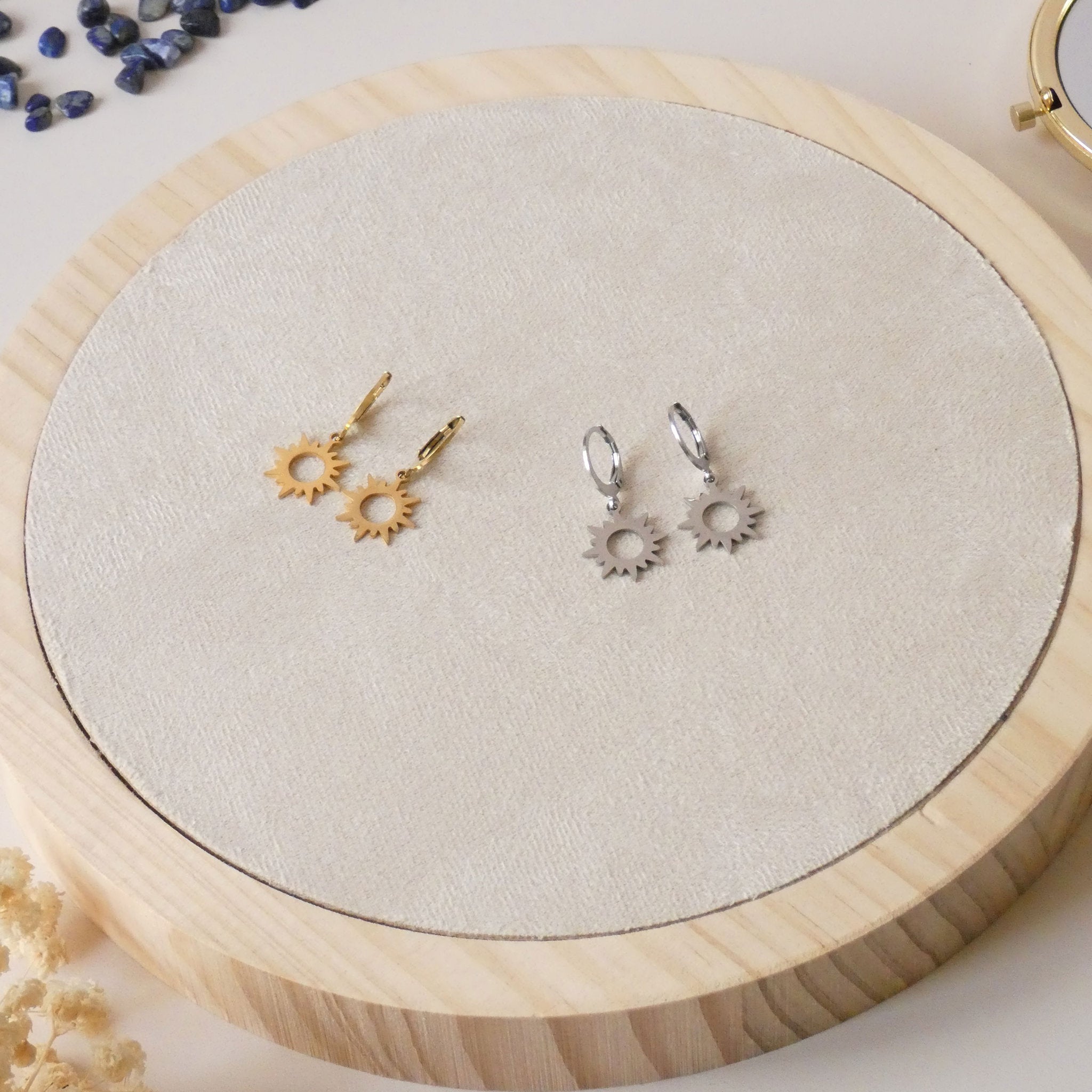Boucles d'oreilles soleil, dormeuses, doré ou argenté au choix