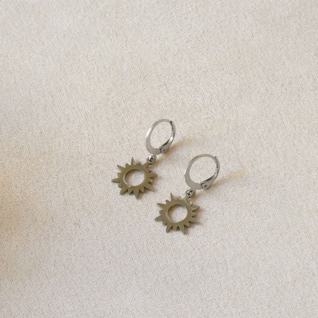 Boucles d'oreilles soleil, dormeuses, doré ou argenté au choix