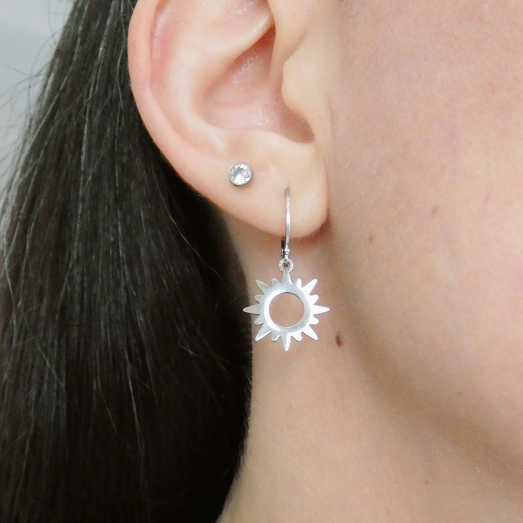 Boucles d'oreilles soleil, dormeuses, doré ou argenté au choix