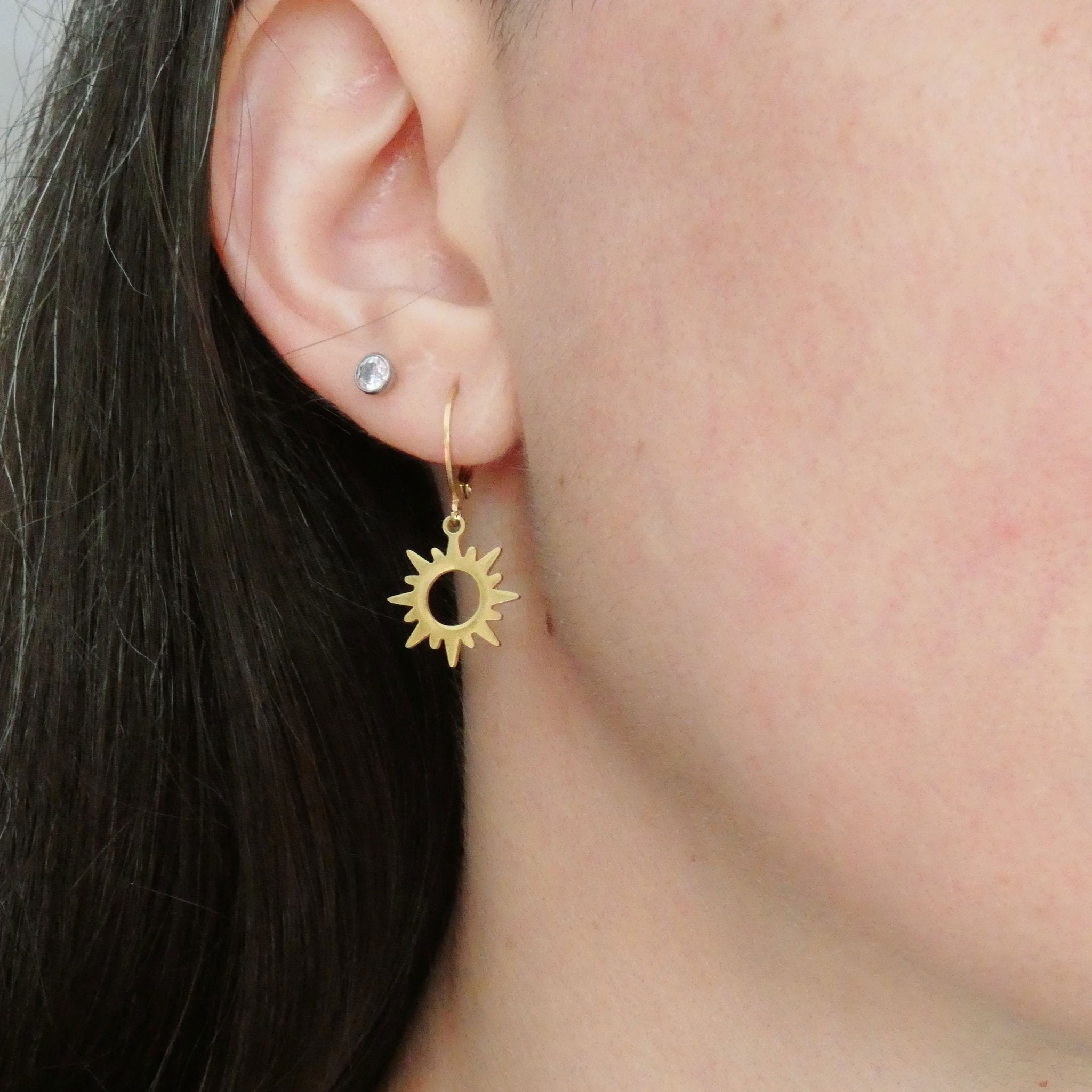 Boucles d'oreilles soleil, dormeuses, doré ou argenté au choix