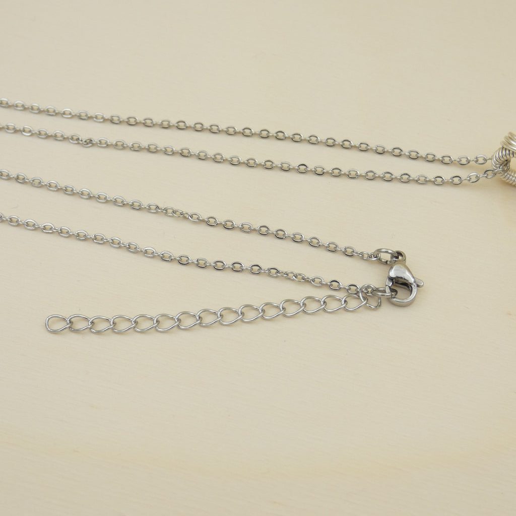 Pendentif en péristérite bleue 4 cm bijou artisanal