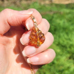 Pendentif en ambre – 2,7 cm – Wire wrapping doré