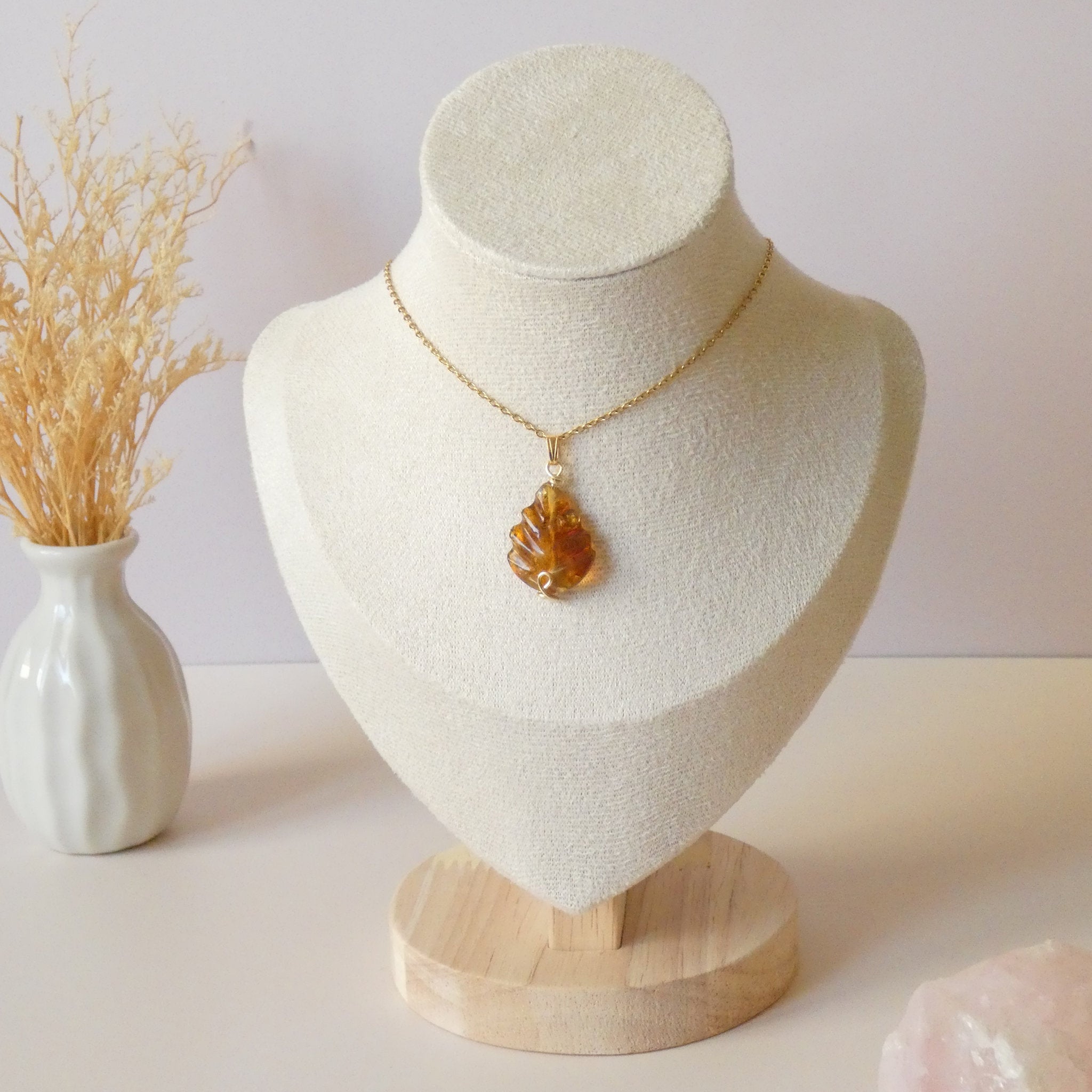 Pendentif en ambre – 2,7 cm – Wire wrapping doré
