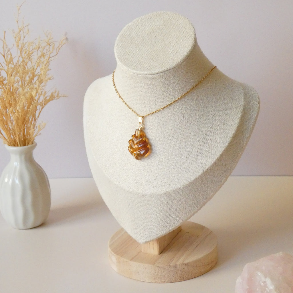 Pendentif en ambre – 2,7 cm – Wire wrapping doré