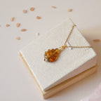 Pendentif en ambre – 2,7 cm – Wire wrapping doré