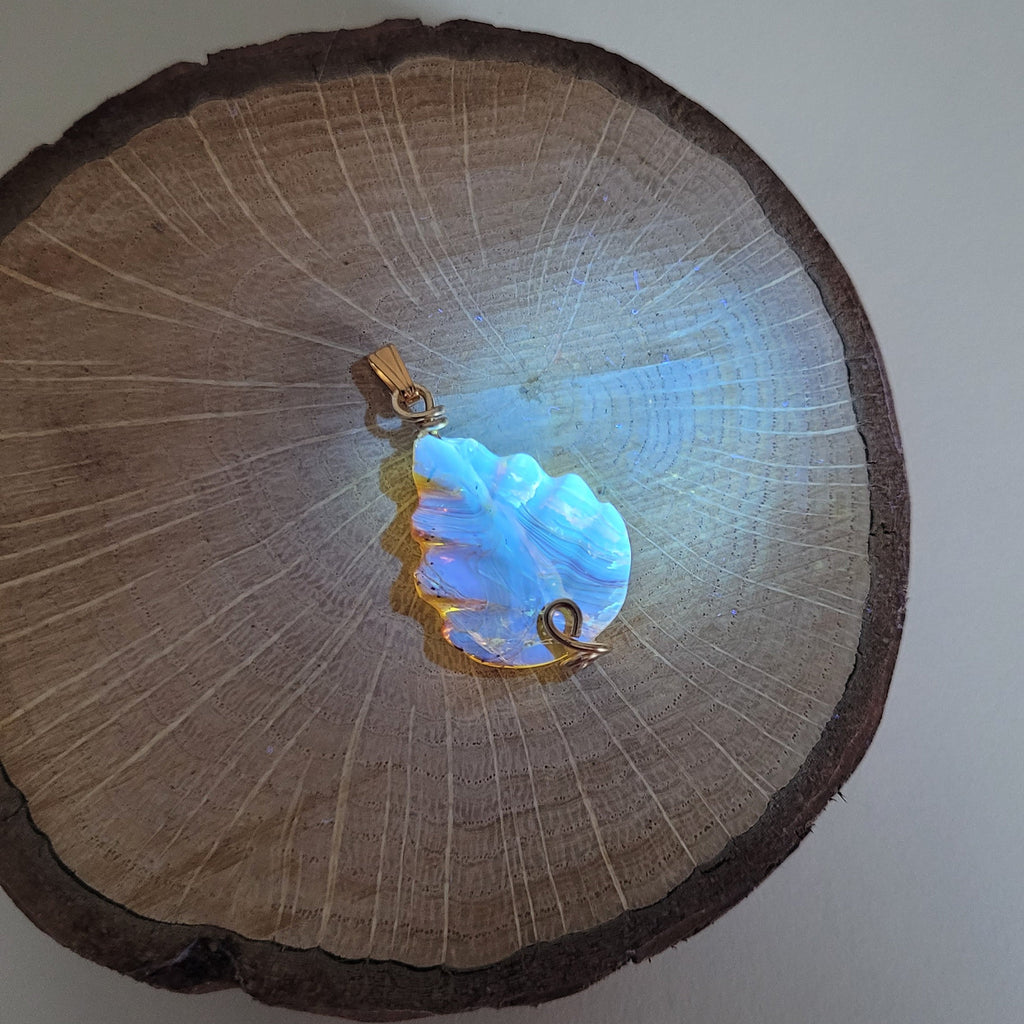 Pendentif en ambre – 2,7 cm – Wire wrapping doré
