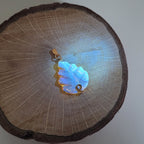Pendentif en ambre – 2,7 cm – Wire wrapping doré