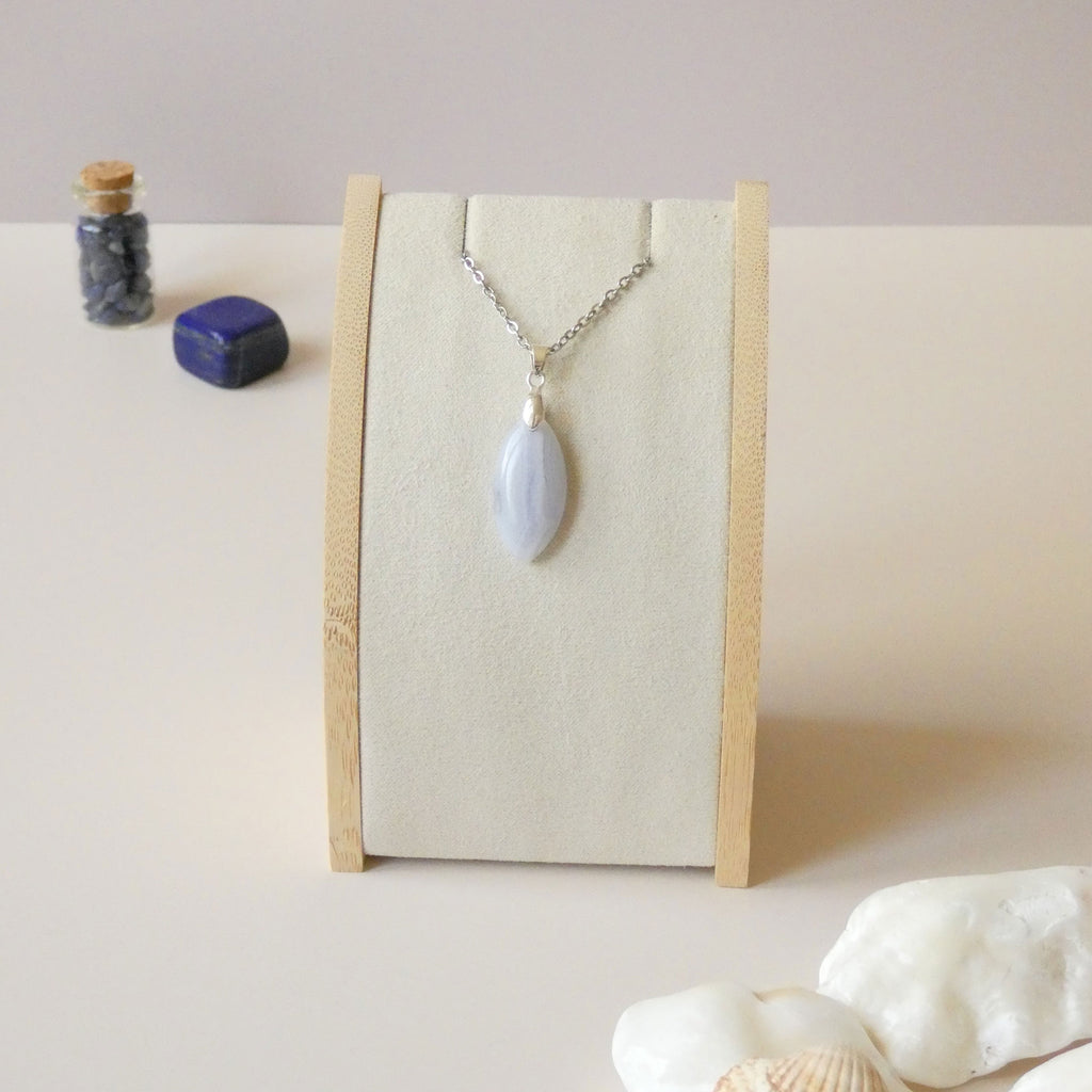 Pendentif en calcédoine bleue, bélière argentée - pierre naturelle