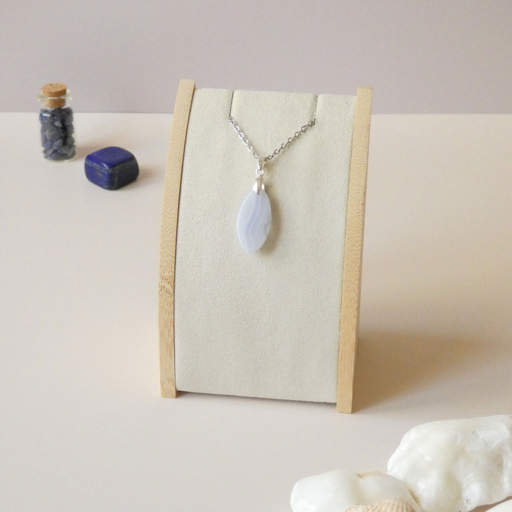 Pendentif en calcédoine bleue, bélière argentée - pierre naturelle