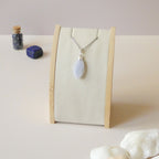 Pendentif en calcédoine bleue, bélière argentée - pierre naturelle
