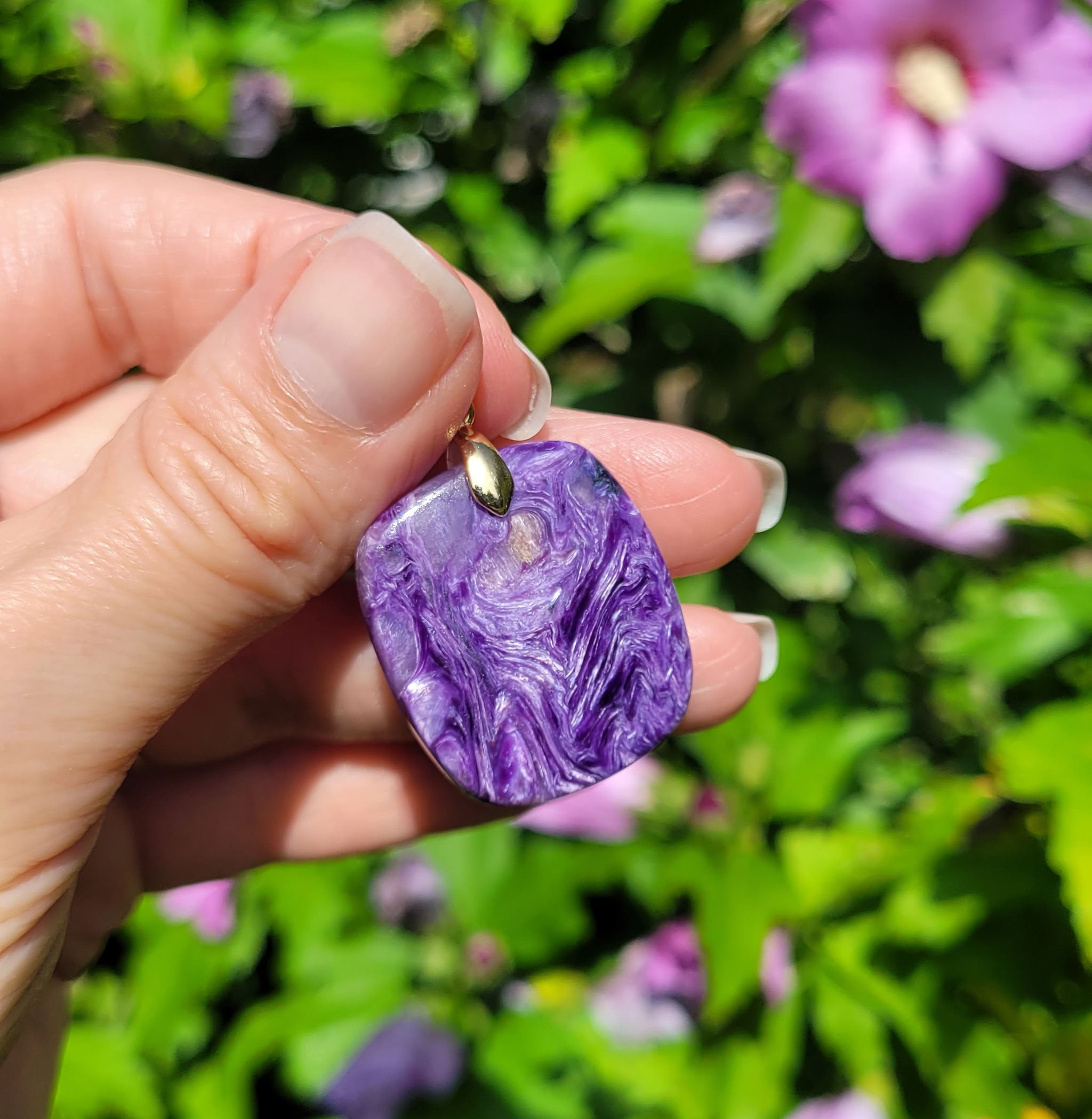 Pendentif en charoïte 2,9 cm pierre naturelle