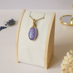 Pendentif en charoïte - wire wrapping doré 4,7 cm