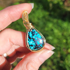 Pendentif chrysocolle 4,3 cm wire wrapping doré