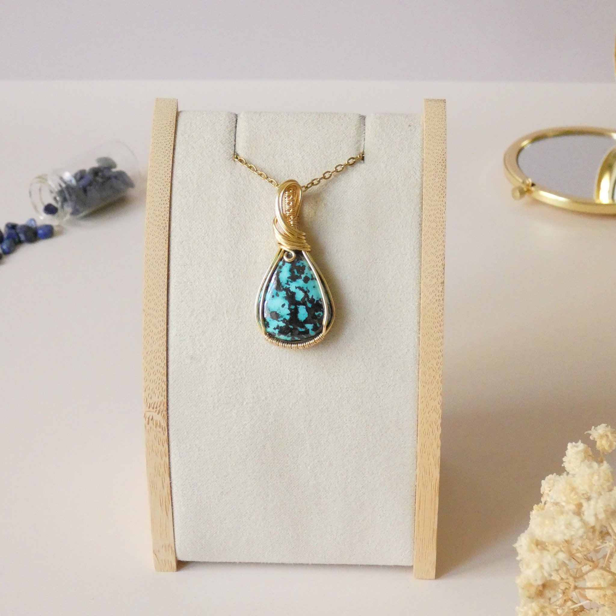 Pendentif chrysocolle 4,3 cm wire wrapping doré